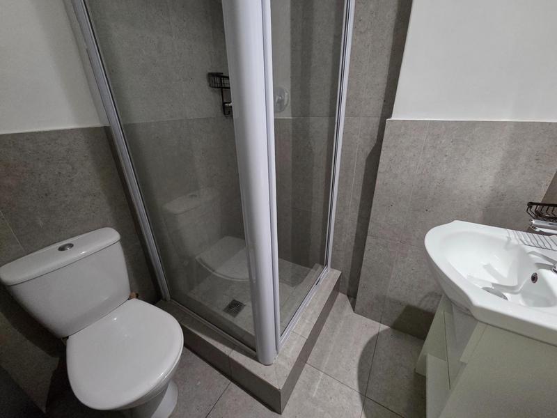 To Let 5 Bedroom Property for Rent in Woodstock Western Cape